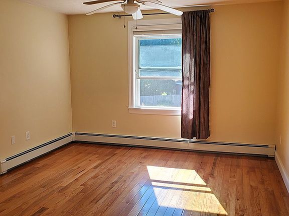 3rd image of 33 Fox Hill Dr