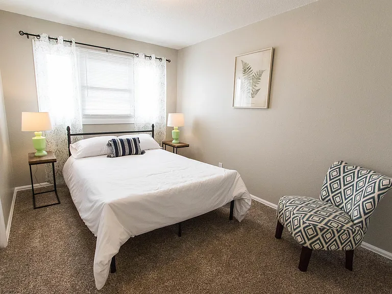 613 Killarney Dr — Photo 8