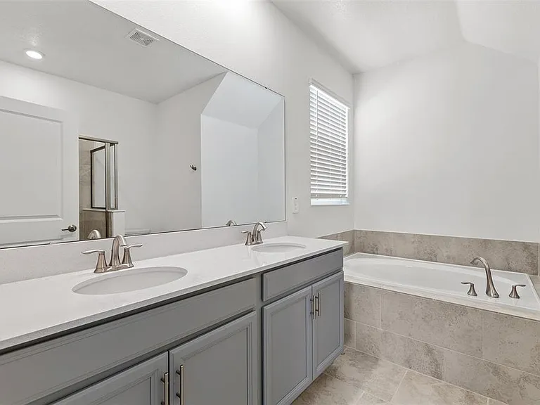 3039 Addison Blvd — Photo 7