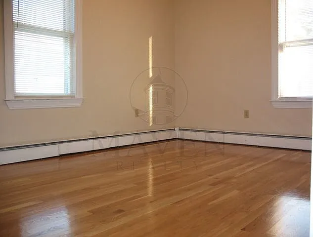 2 bed, 1000 sqft, $3,200 — Photo 3