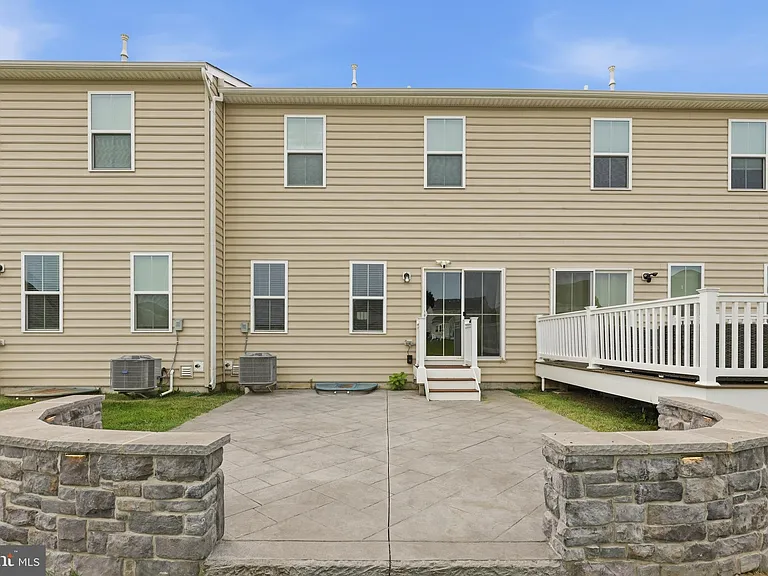529 Swansea Dr — Photo 33
