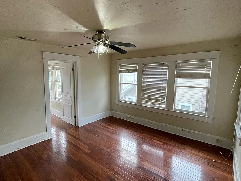 1914 W Carmen St — Photo 16