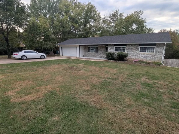 117 N Cynthia Ave, Farmington, AR 72730