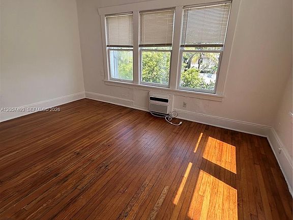 3rd image of 529 NE 66th St #7