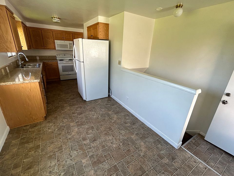 1st image of 446 River Heights Blvd