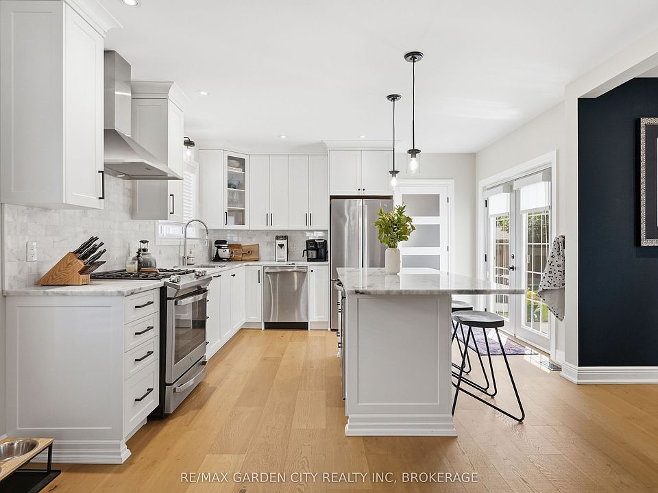 1st image of 26 Carleton St N