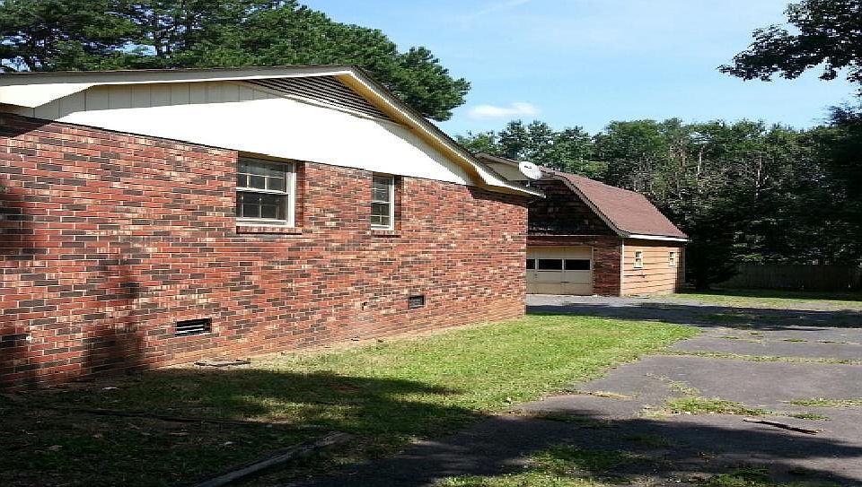 2nd image of 615 Dixie Dr