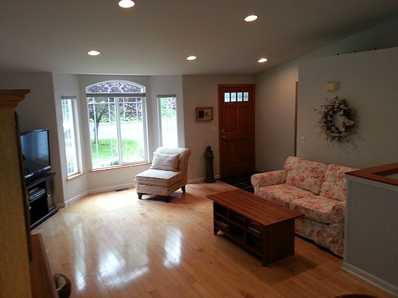 5th image of 3025 Lake Dr