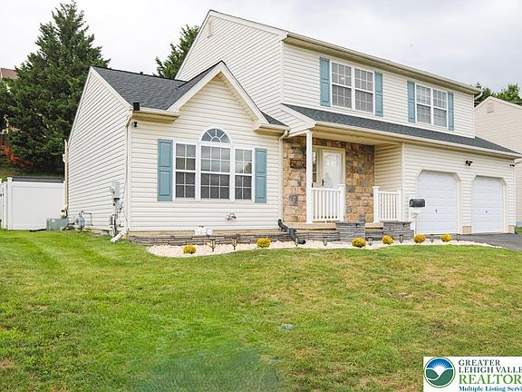 3rd image of 1412 Stanford Rd