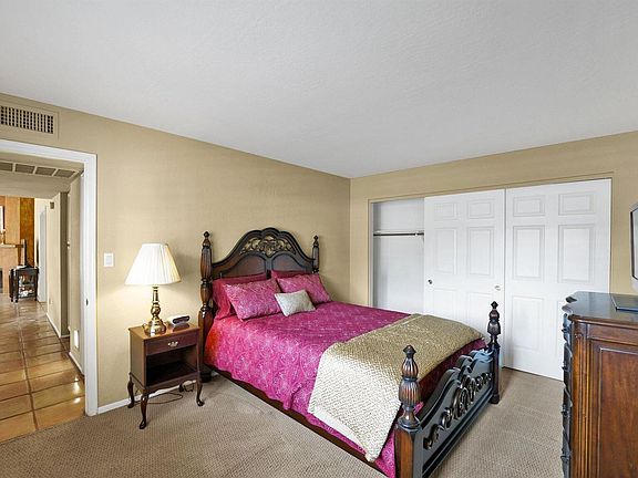 5th image of 4021 E Round Hill Dr
