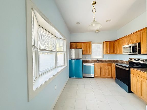 4th image of 31 Elmwood St