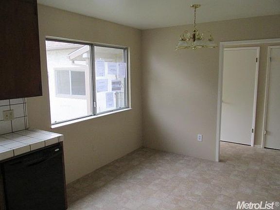 3rd image of 843 Agate Ave