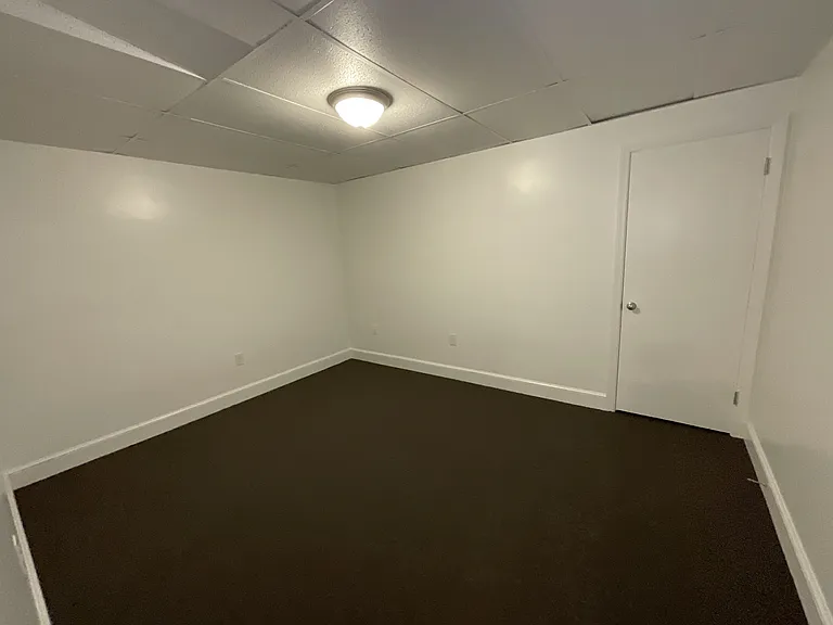 5 Center Sq — Photo 16