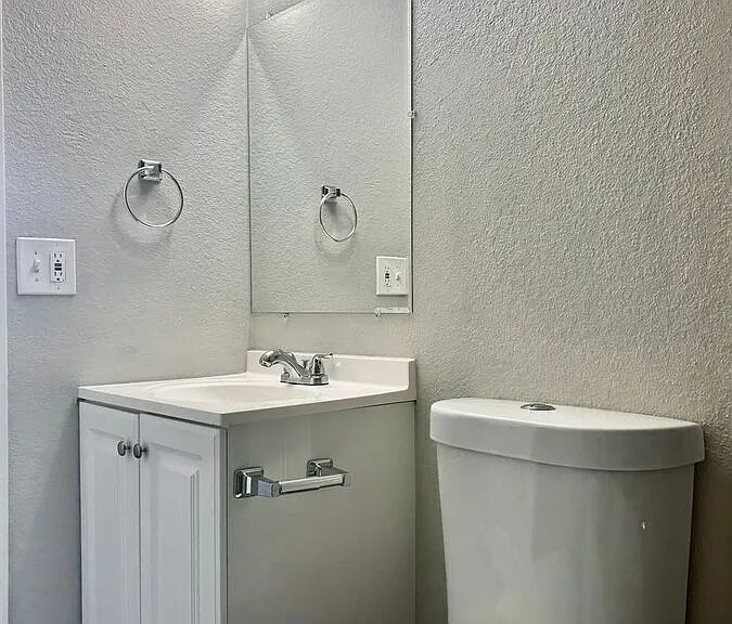 1553 W Mercer Ln #1 — Photo 12