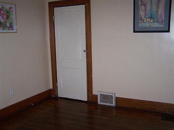 5th image of 922 Franklin St SE