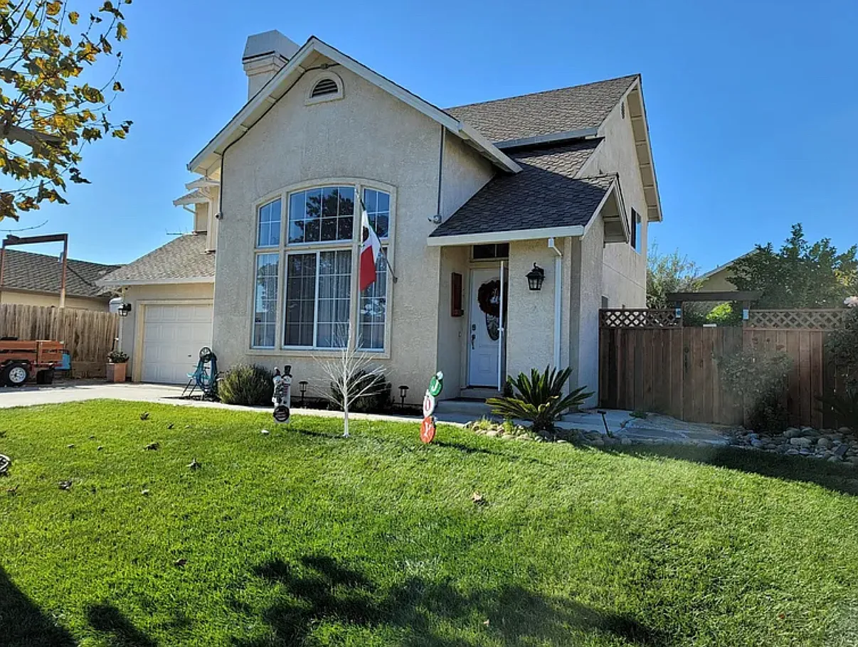 3 bed, 2.5 bath, 1607 sqft, $3,400 — Photo 1