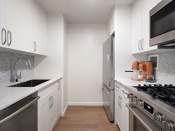 5th image of 180 W 20th St APT 12B