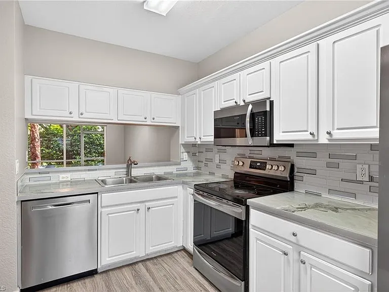 8289 Pacific Beach Dr — Photo 9