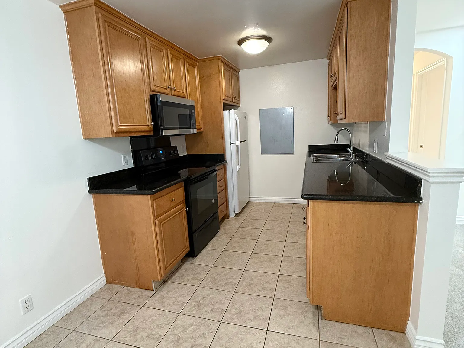 2 bed, 850 sqft, $2,680 — Photo 3