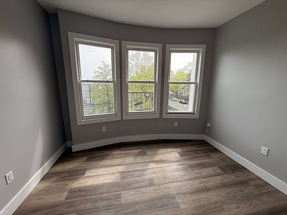 5th image of 61 16th Ave Unit 5B