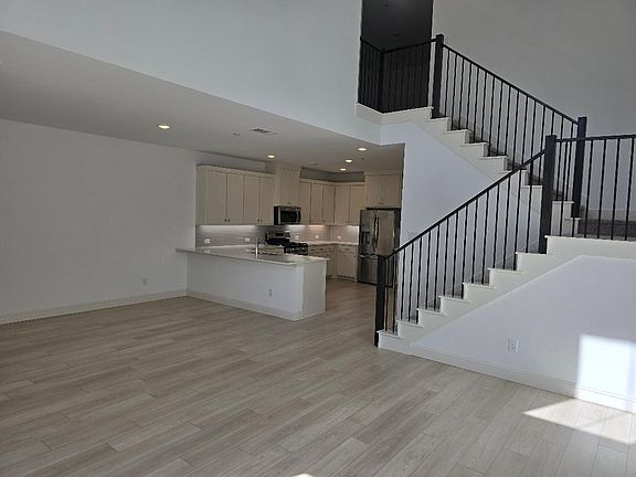4th image of 2820 Maidenhair Ln