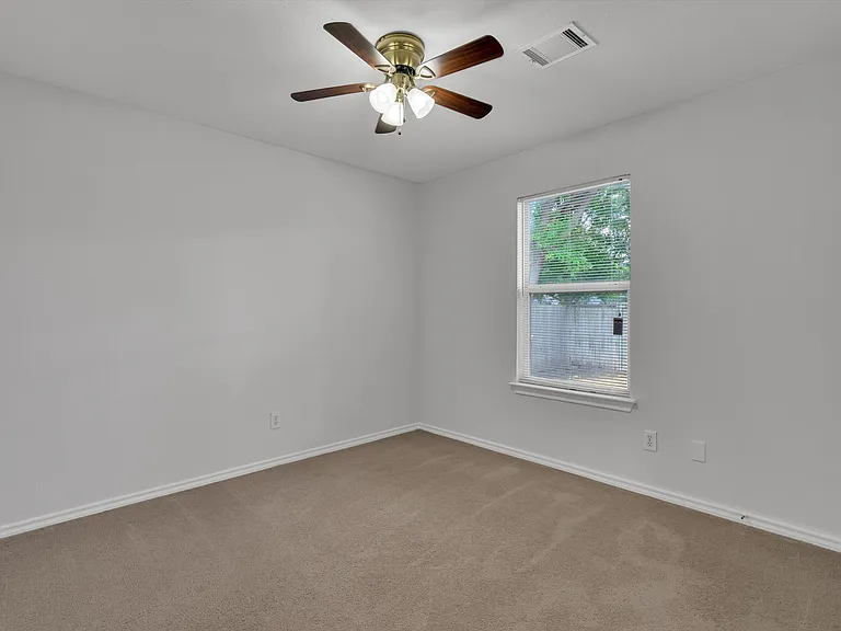 712 Riverhead Dr — Photo 28