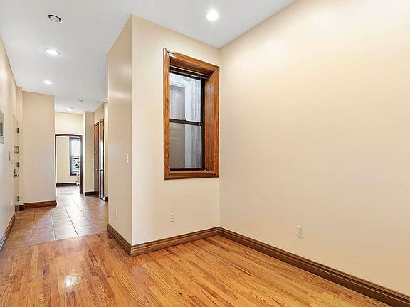 4th image of 493 7th Ave APT 4L