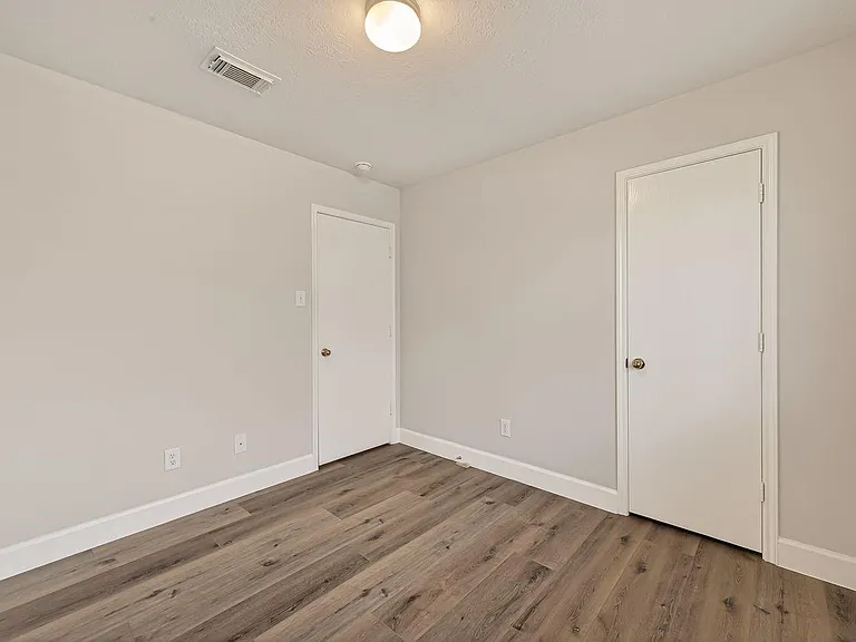 6739 Windy River Ln — Photo 19