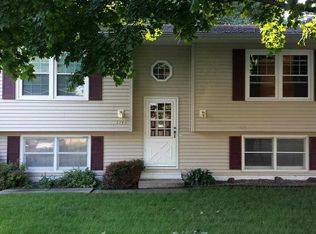 1346 Wren Rd, Waterloo, IA 50701