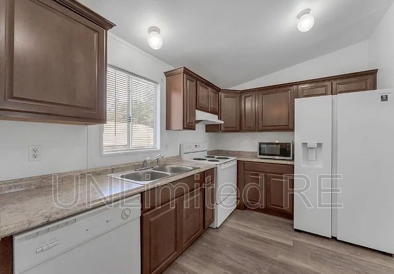 766 E Zuni Dr — Photo 10