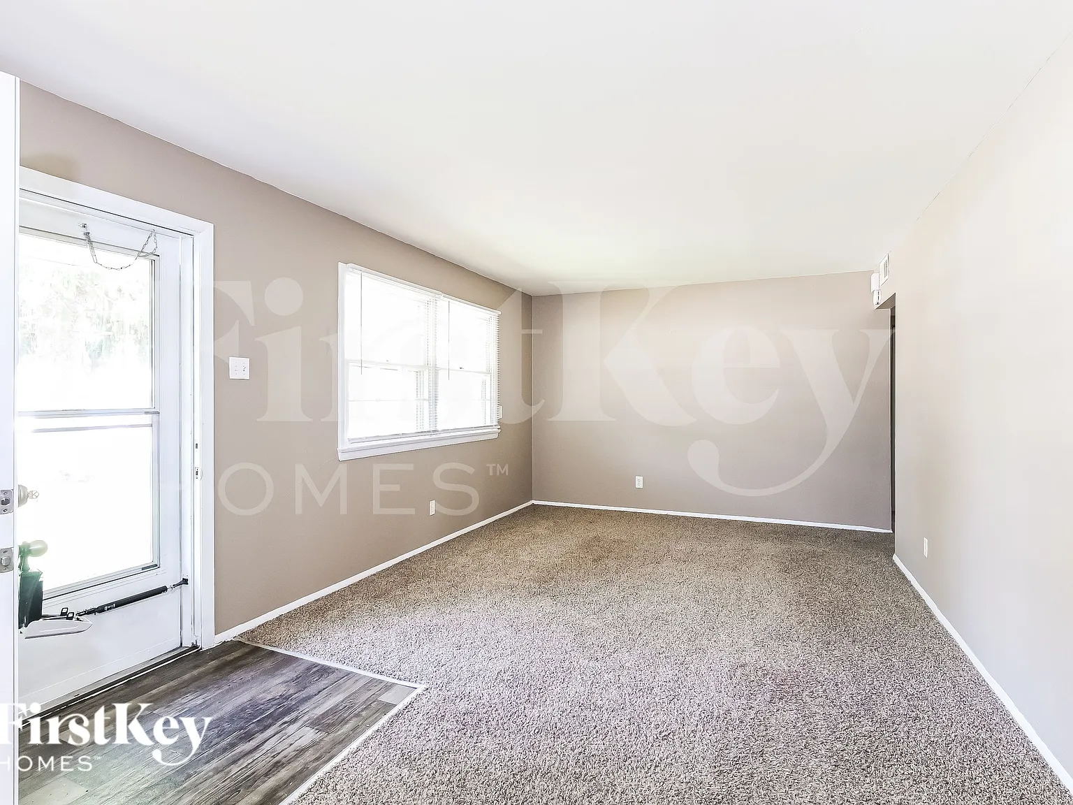 3 bed, 1.0 bath, 988 sqft, $1,765 — Photo 3