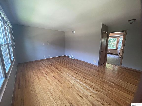 3rd image of 9105 Arbor St APT 3