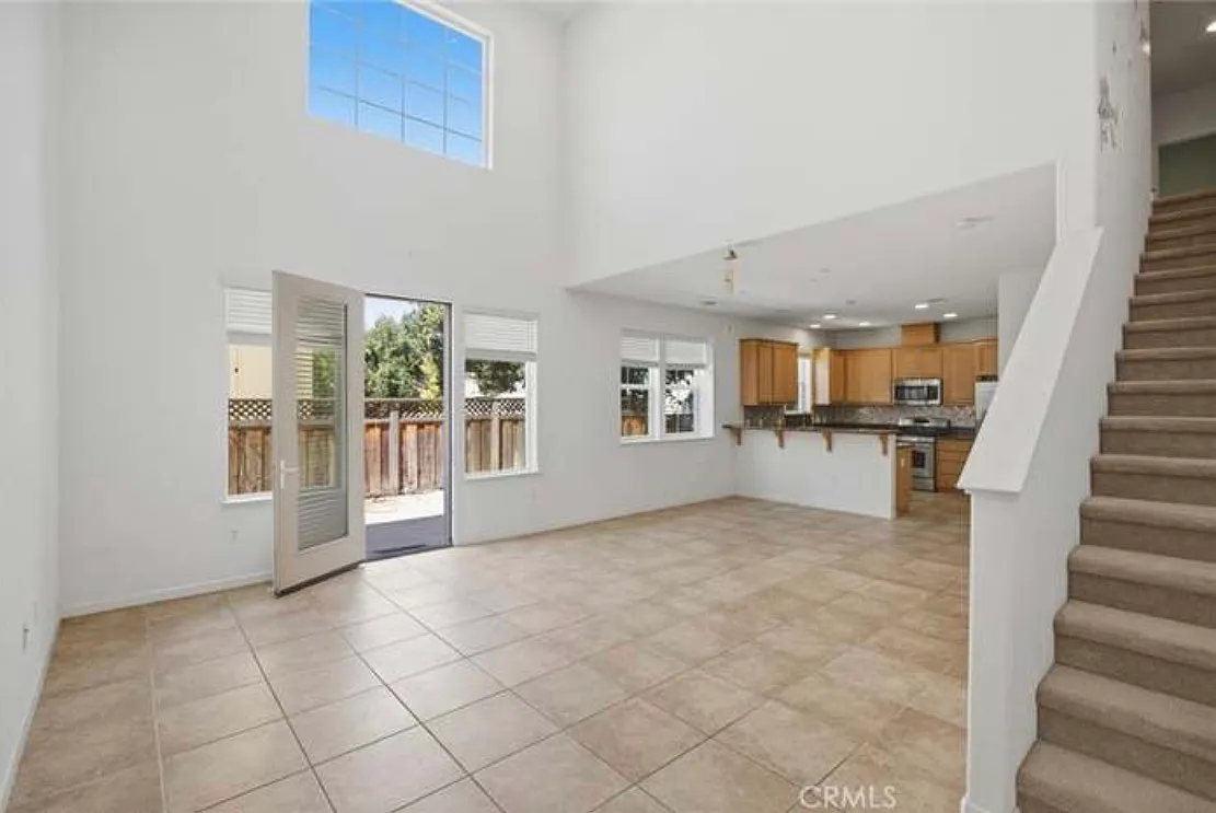 3 bed, 2.5 bath, 1560 sqft, $4,100 — Photo 3