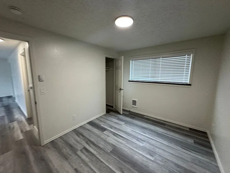 385 NW 6th St — Photo 34