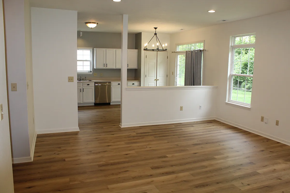 Building Photo - 868 Flying Sun Dr