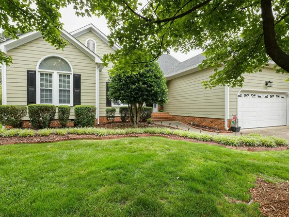 105 Copper Hill Dr, Cary, NC 27518