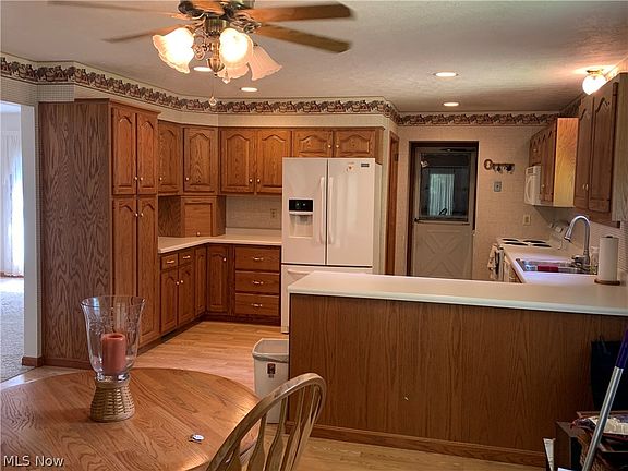 3rd image of 208 Ellsworth Dr