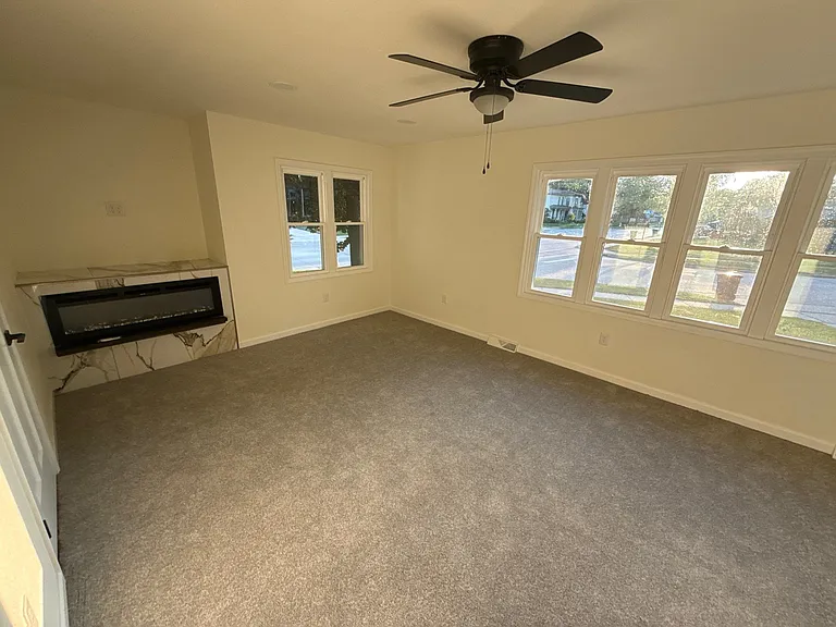 632 W Wisconsin Ave — Photo 12