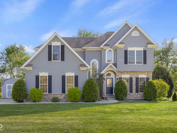 7845 W Hillside Dr, Columbus, IN 47201