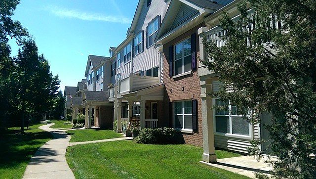 1st image of 3225 Longwood Ln APT 203