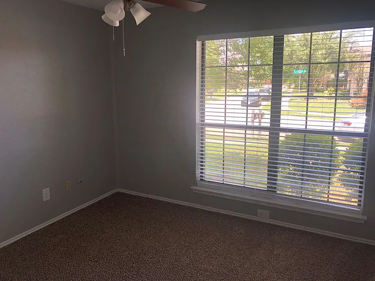 1002 Alameda Dr — Photo 20