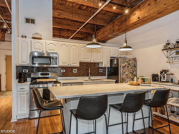 3rd image of 360 W Illinois St APT 314