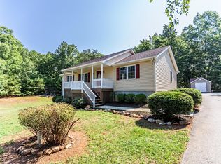 404 Courtland Dr, Appomattox, VA 24522