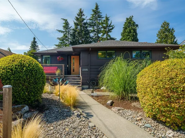 12015 Dayton Avenue N, Seattle, WA 98133