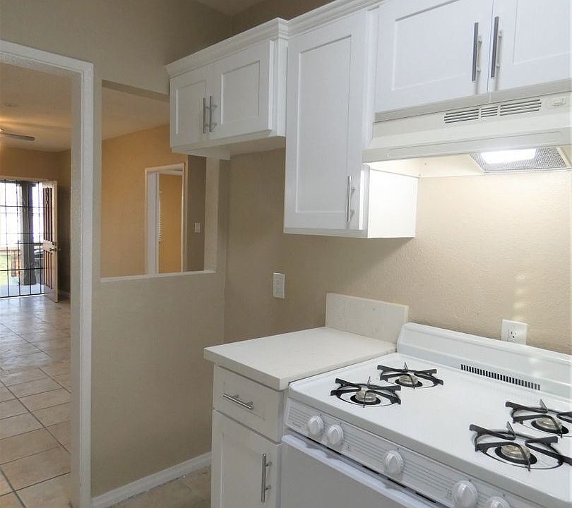 1st image of 1120 E 21st St