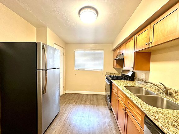 4th image of 3805 E 5th St #5TH3805-4