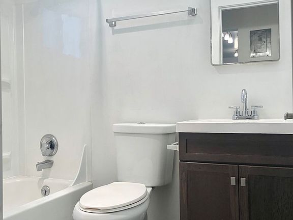 5th image of 848-858 NE 67th St #102