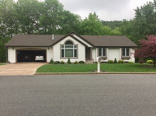 49 McIntosh Rd E, La Crescent, MN 55947