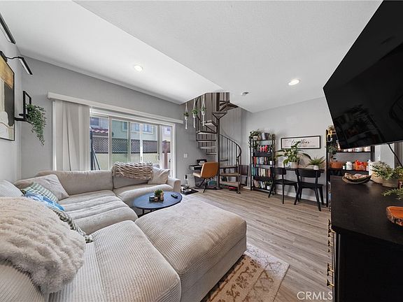 2nd image of 23345 La Crescenta