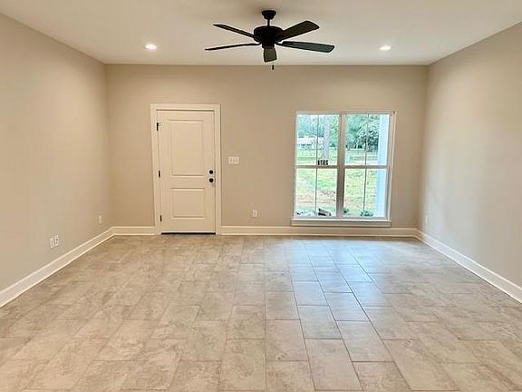 4th image of 2978 Newman Rd